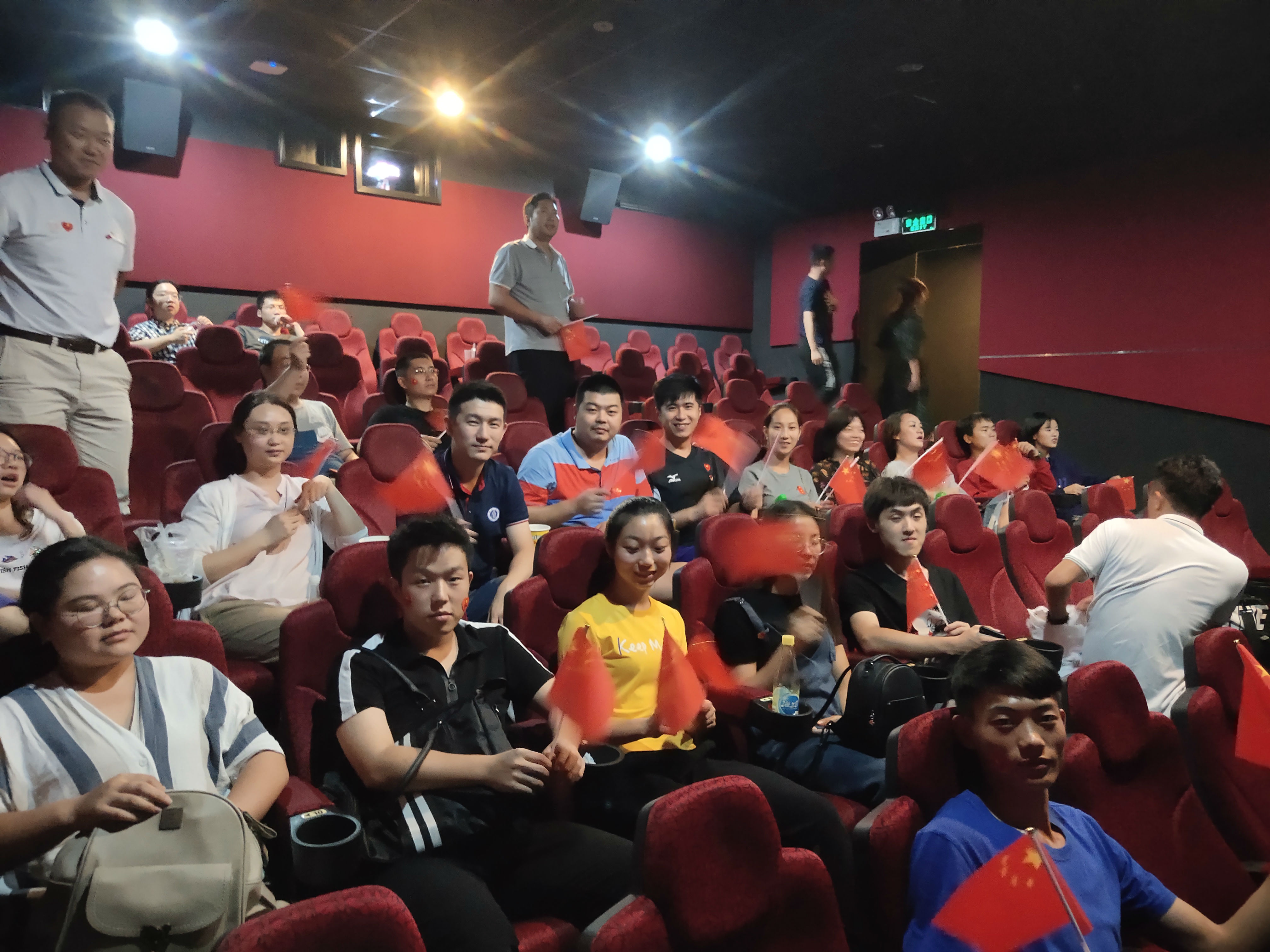 集体观影2.jpg